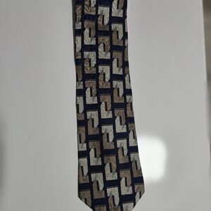 Elegant Geometric Tie in Navy and Beige